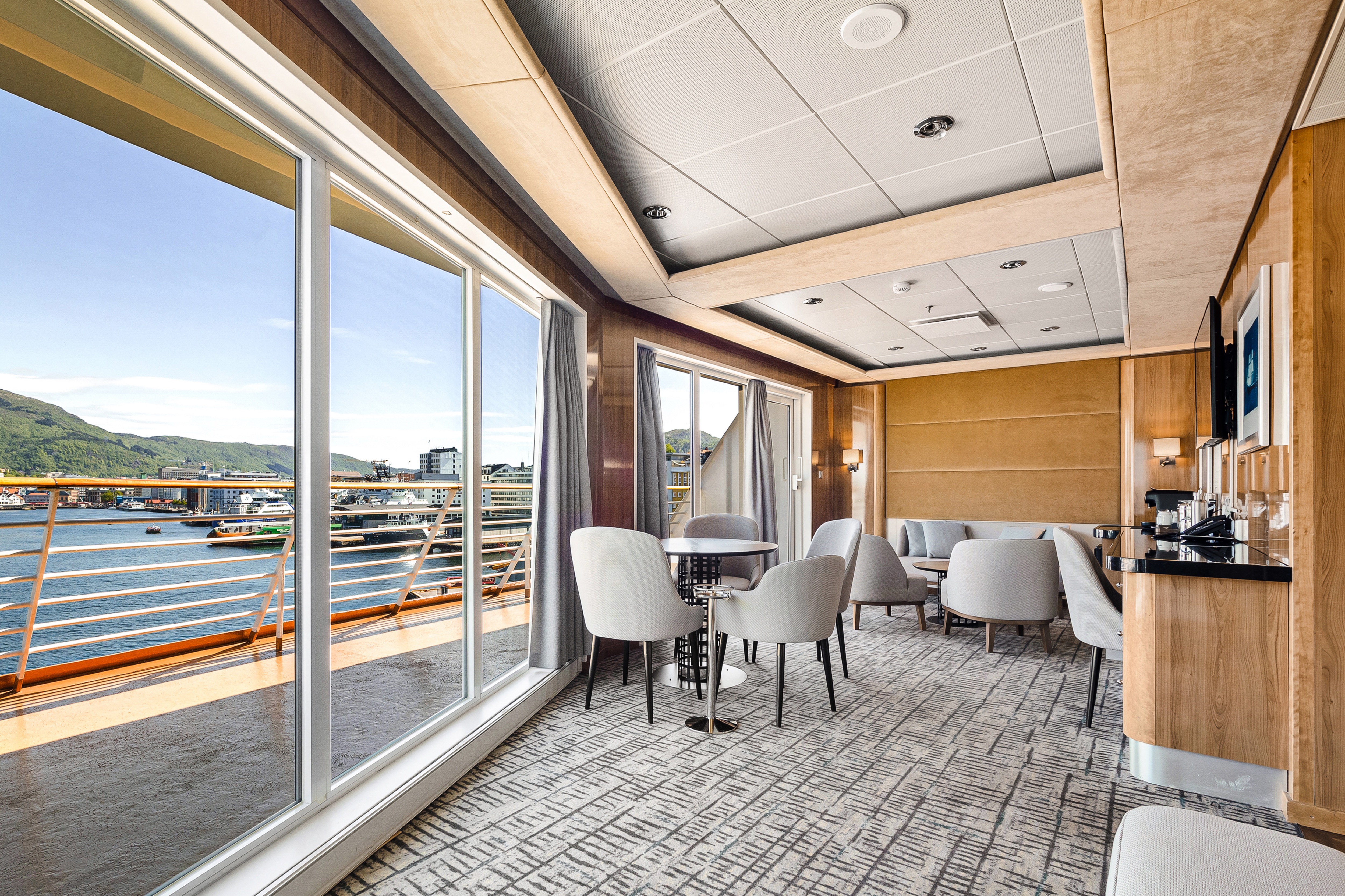 Expedition Suite | Owners' Suite on upper deck with balcony